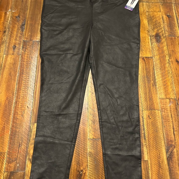 Seven7 faux leather Women's Black Jeggings - Picture 5 of 6